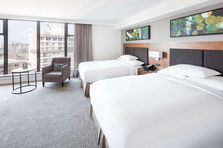 Doubletree By Hilton Hotel & Suites Victoria