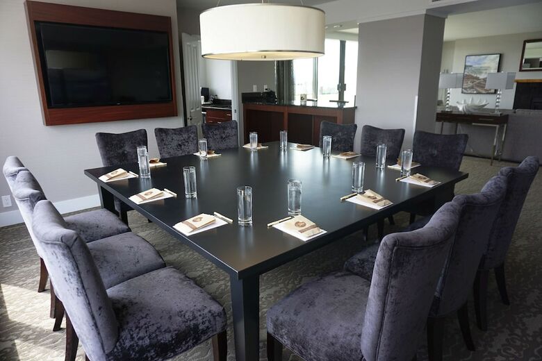 Doubletree By Hilton Hotel & Suites Victoria