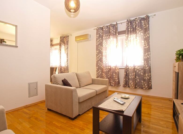 Apartment 1573