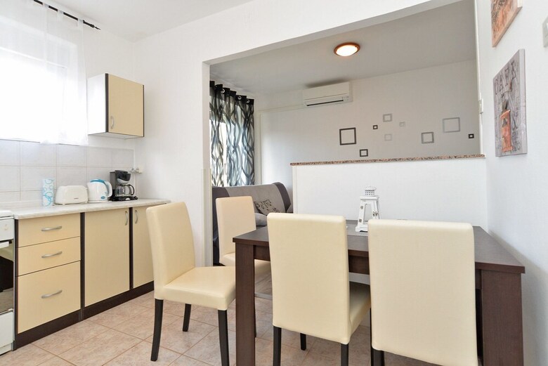 Apartment 1601