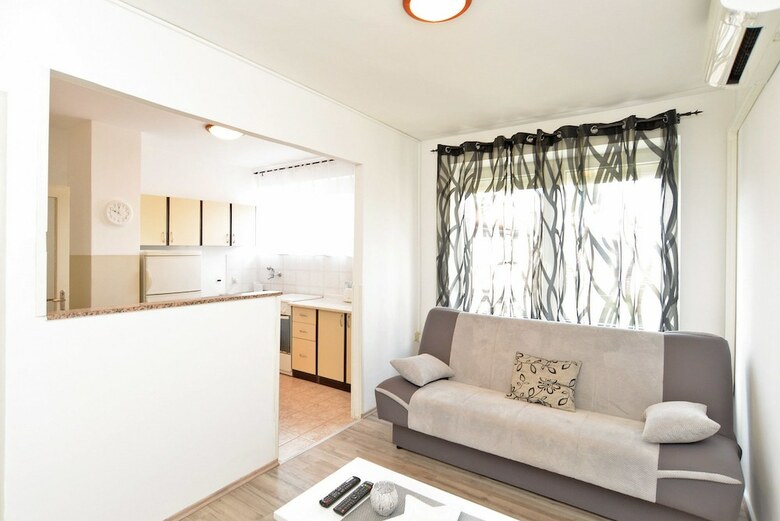 Apartment 1601