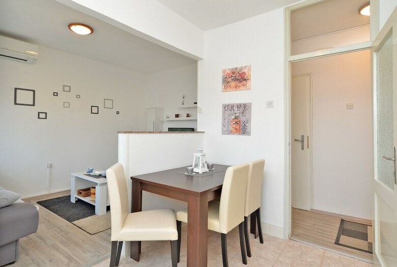 Apartment 1601
