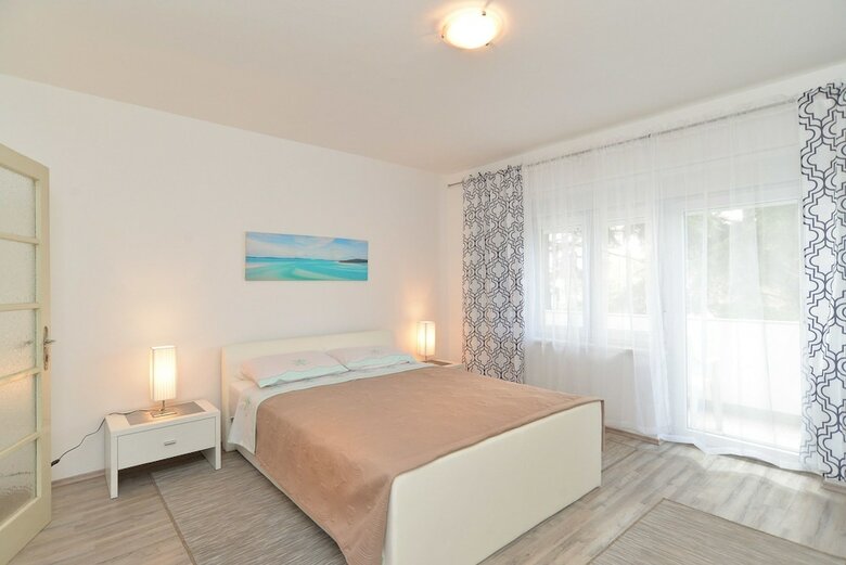 Apartment 1601