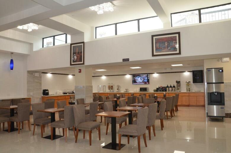 Lic Plaza Hotel