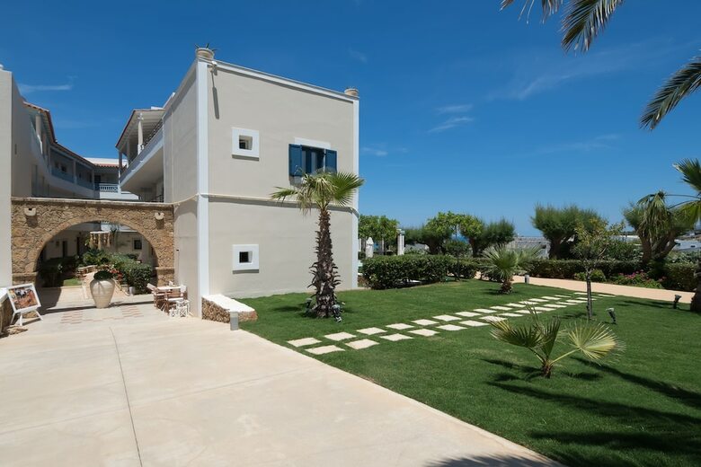 Pyrgos Beach Hotel Apartments