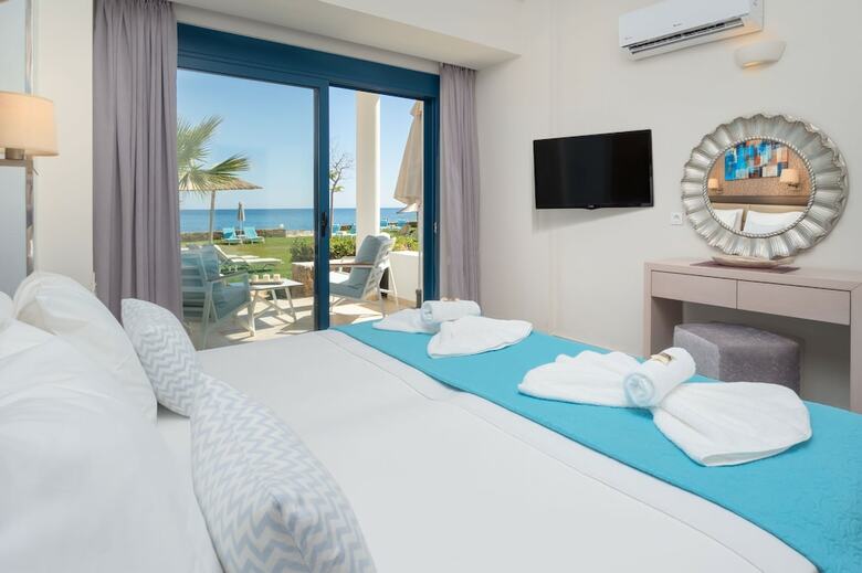 Pyrgos Beach Hotel Apartments