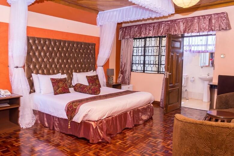 Hotel Alpha Queens Home