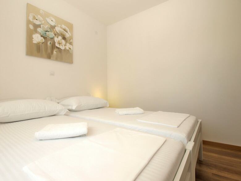 Apartment 1670