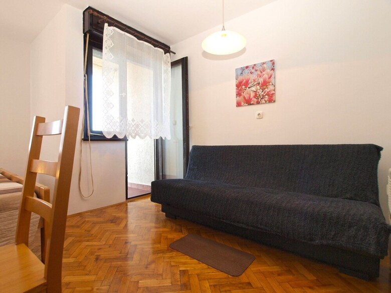 Apartment 1738