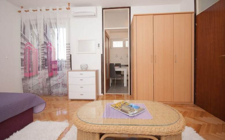 Studio Apartment Tina