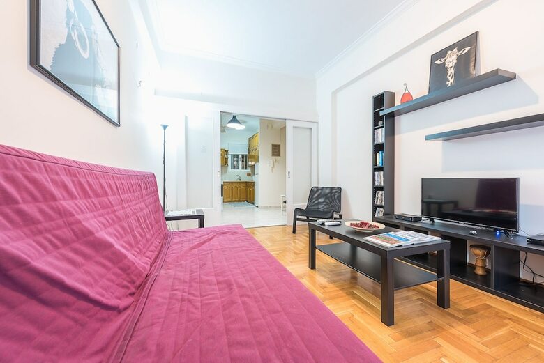 Cozy 2 Bedroom Apartment