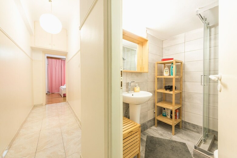 Cozy 2 Bedroom Apartment