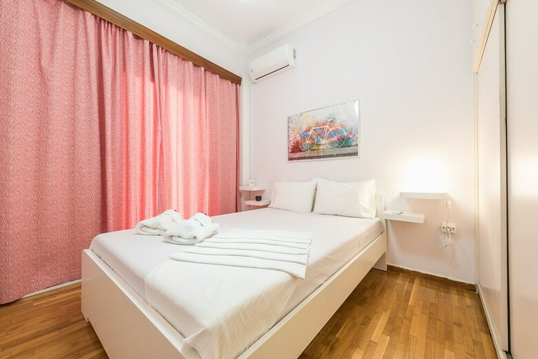 Cozy 2 Bedroom Apartment