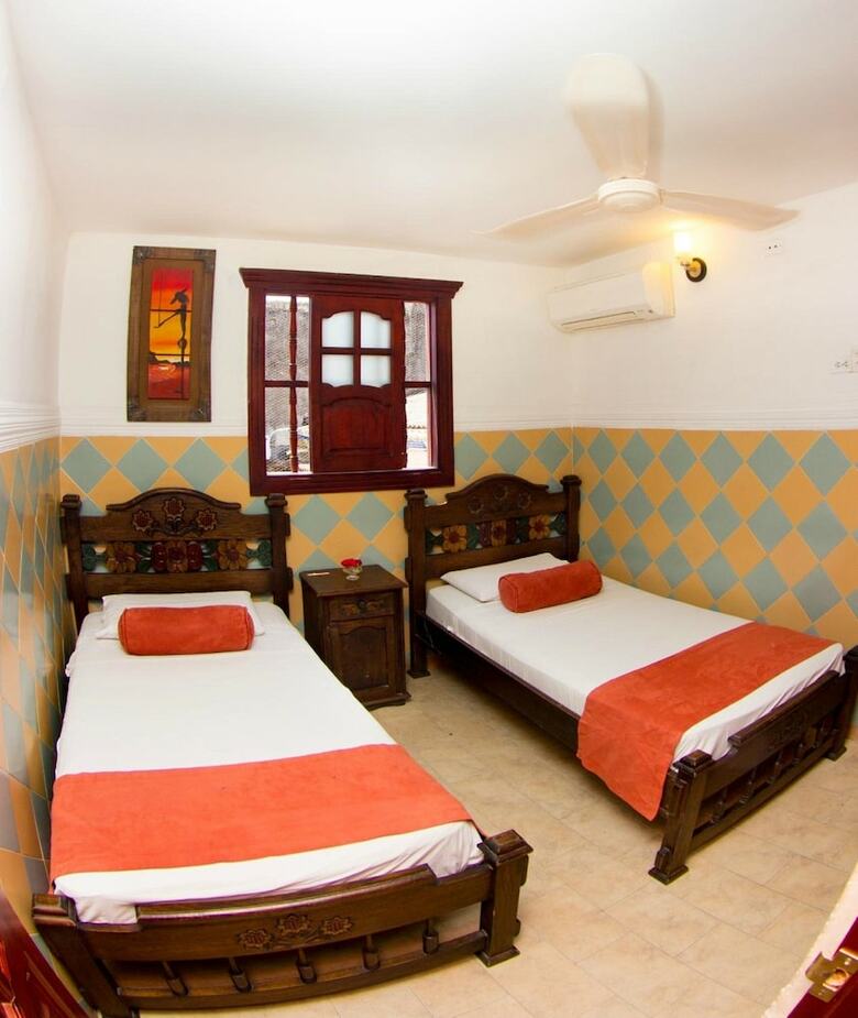 Hostal Marlin Hostel