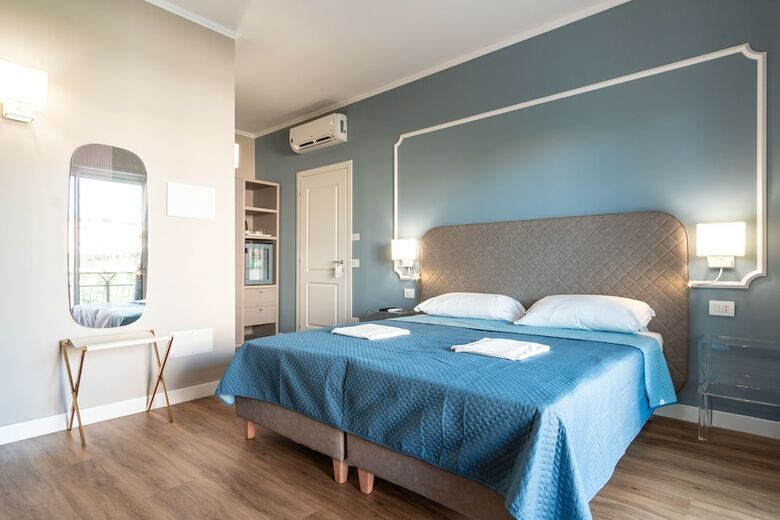 Hotel Mercury Rooms