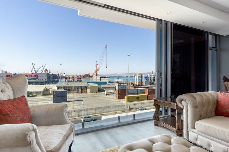 Aparthotel V&a Waterfront Collection - Whosting