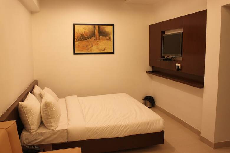 Jk Rooms 103 Loharkars Hotel