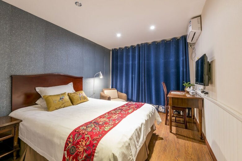 Chengdu Wenjun Courtyard Hotel