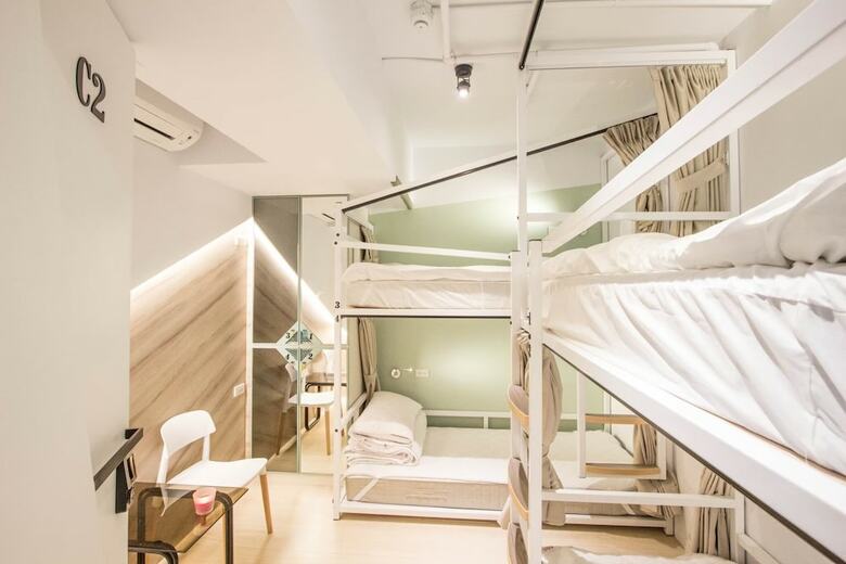 Hostal Light Inn - Hostel