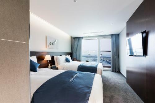 Co-op City Hotel Harborview