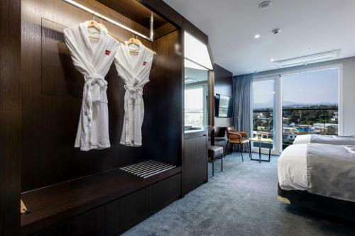 Co-op City Hotel Harborview