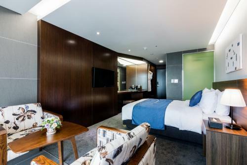 Co-op City Hotel Harborview