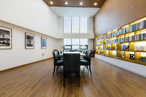 Co-op City Hotel Harborview