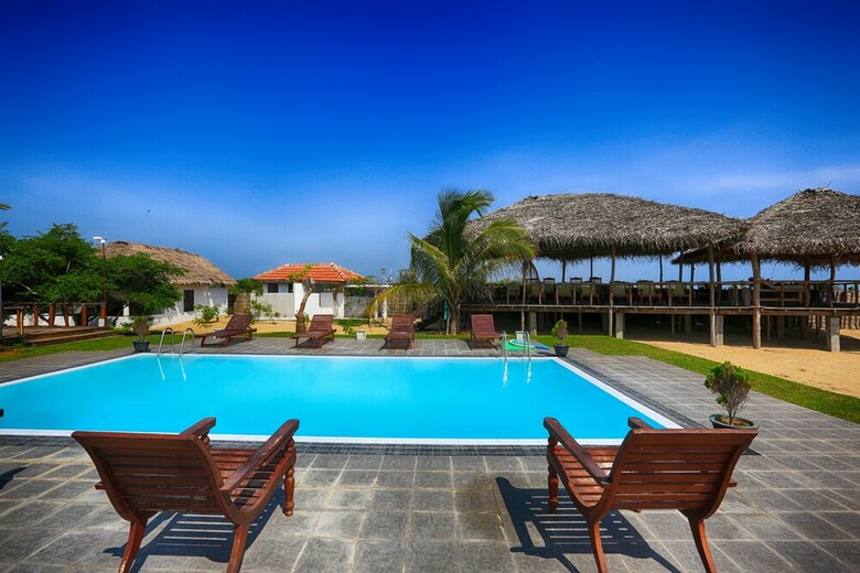Hotel Paper Moon Kudils
