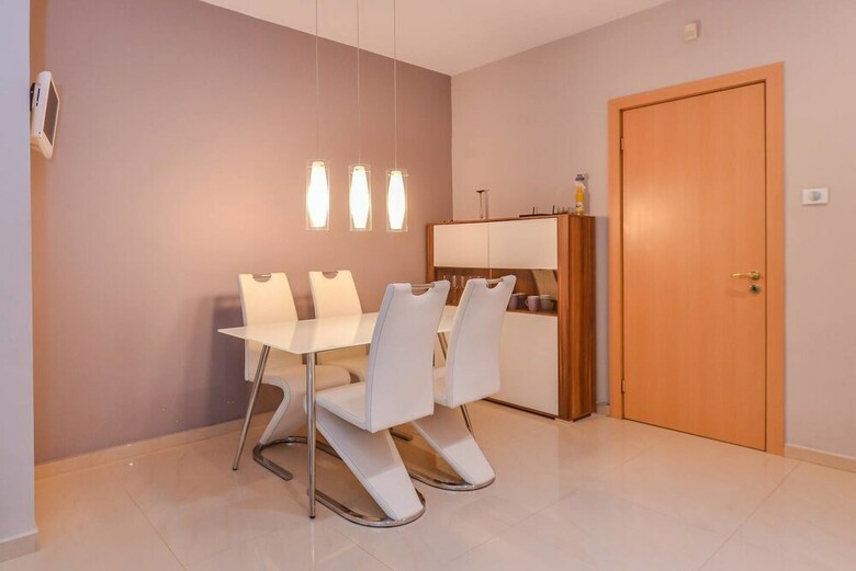 Fm Deluxe 1-bdr Apartment - Extravaganzzo