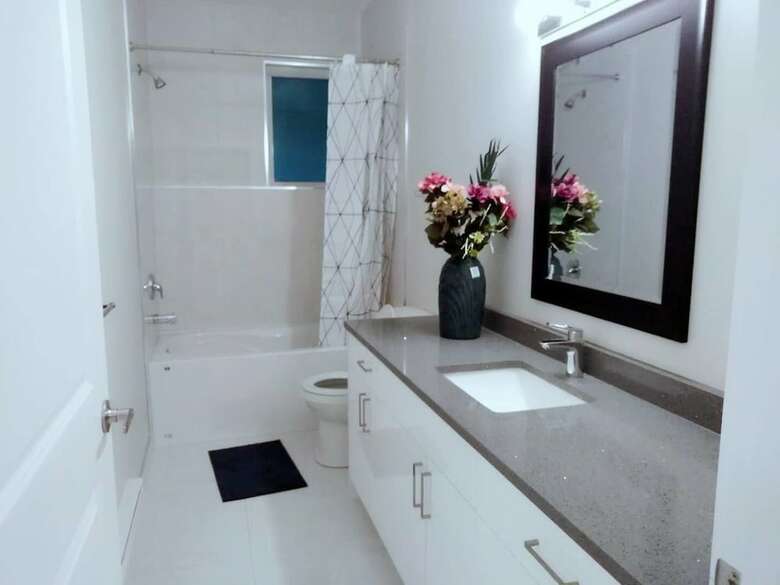 B - Sechelt Private Coastal Home