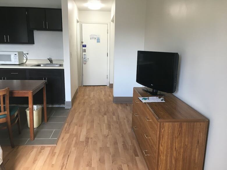 Hotel Host Inn And Suites