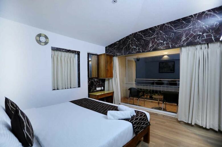 Hotel Cherry Blossom Homestay