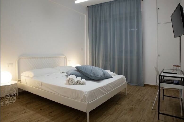 Hotel Dora's Room