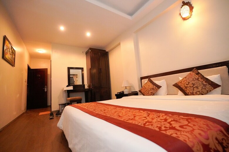 Happy Hotel