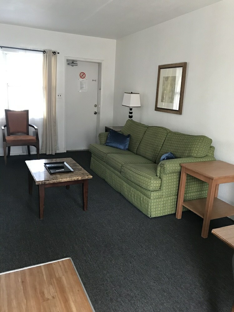 Echo Sails Motel