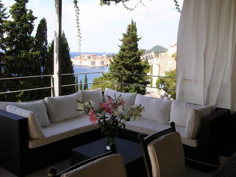Villa King