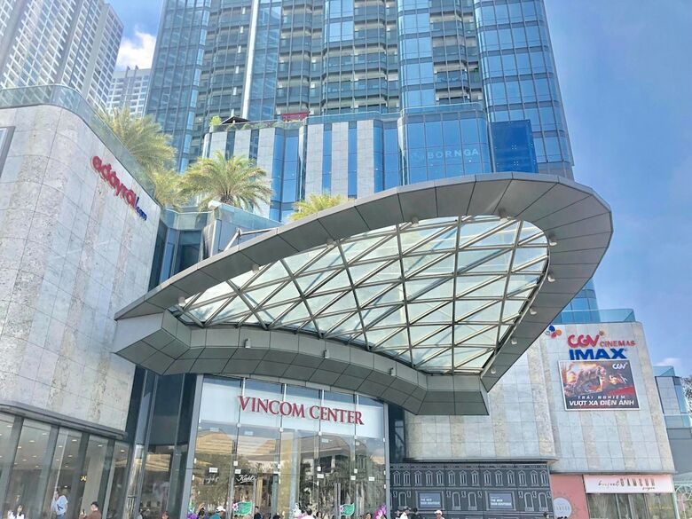 Vinhomes Golden River Luxury Apartment