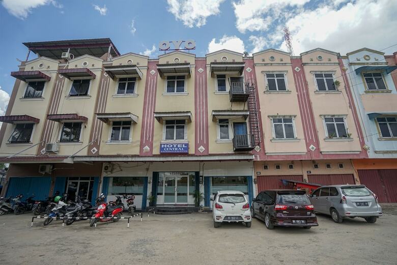 Hostal Oyo 448 Hotel Central