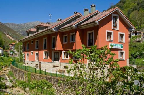 Apartamentos Puente La Molina