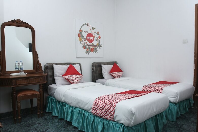 Oyo 392 Hotel Mawar Saron