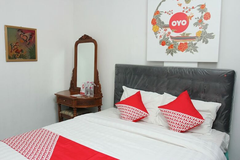 Oyo 392 Hotel Mawar Saron