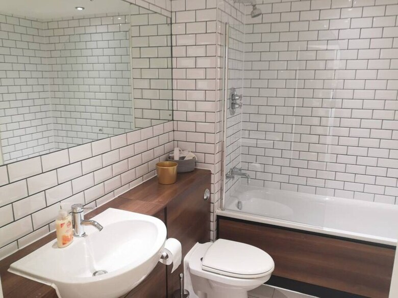 Stylish 1 Bedroom Apartment Near Clifton Triangle