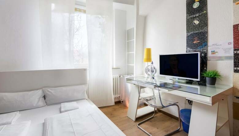 Hostal @friends By City Surfer