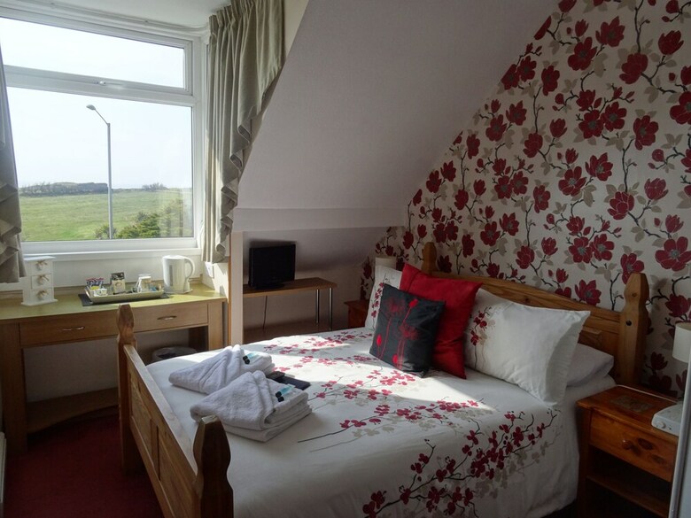 Rolling Waves Hotel - Guest House
