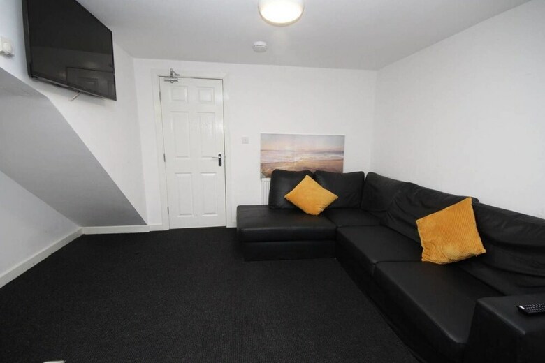 Residencia 6 Bed House, Liverpool