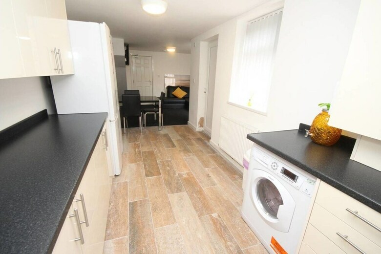 Residencia 6 Bed House, Liverpool
