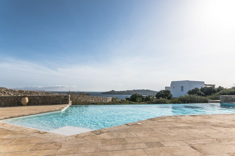 Hera Iconic Mykonian Villa