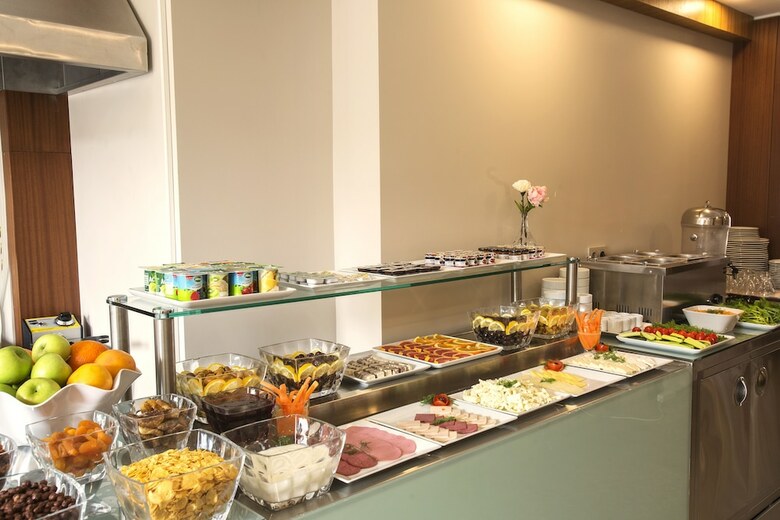 Obelisk Hotel & Suites