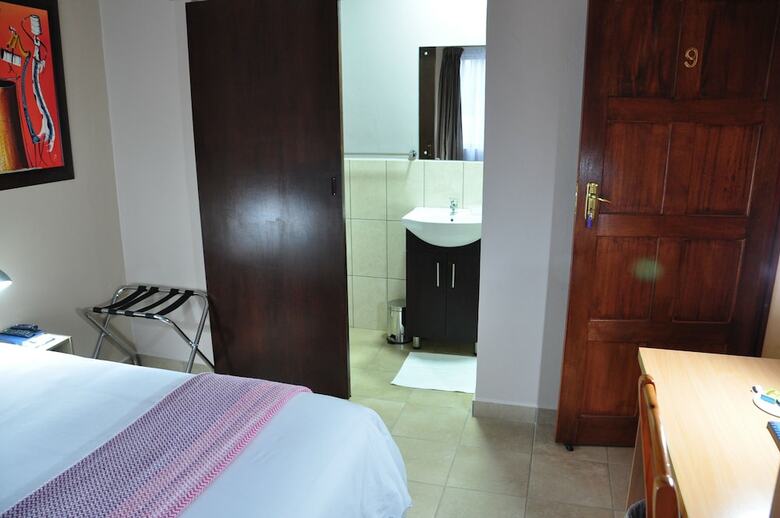Hotel Woodpecker's Inn