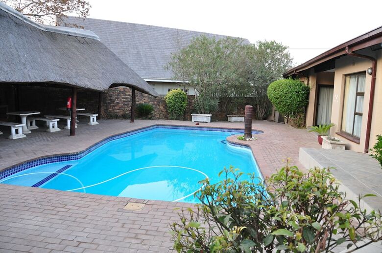Hotel Woodpecker's Inn